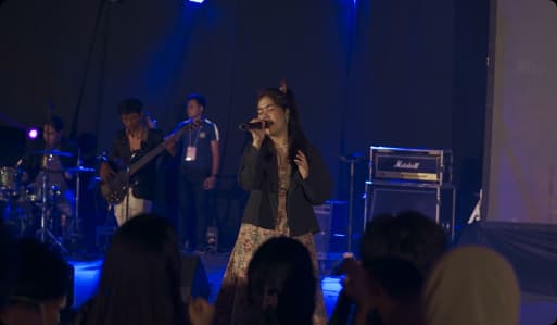 Penampilan seni mahasiswa FMIPA di panggung Malam Apresiasi